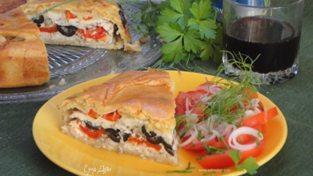 Средиземноморский пирог с курицей и перцем