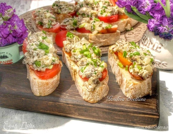 Бутерброды с шампиньонами и томатами