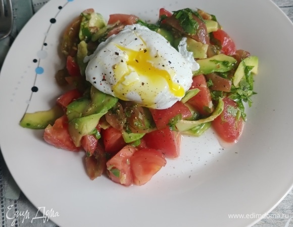 Легкий салат с яйцом пашот - рецепт с фотографиями - Patee. Рецепты