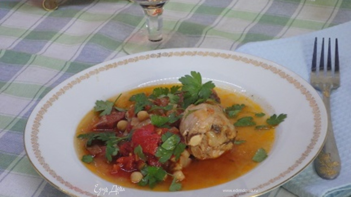 Курица с нутом и чоризо