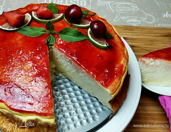 Йогуртовый торт с клубничным вареньем