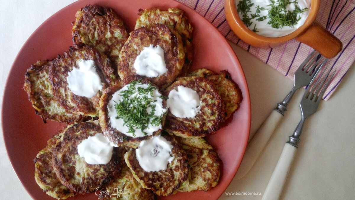 Кабачковые оладьи с брынзой