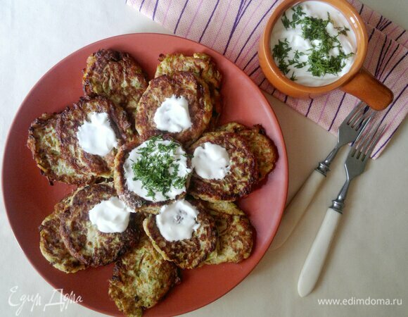 Кабачковые оладьи с брынзой