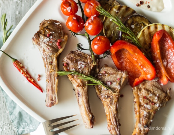 Каре ягненка с овощами гриль Каре ягненка с овощами гриль