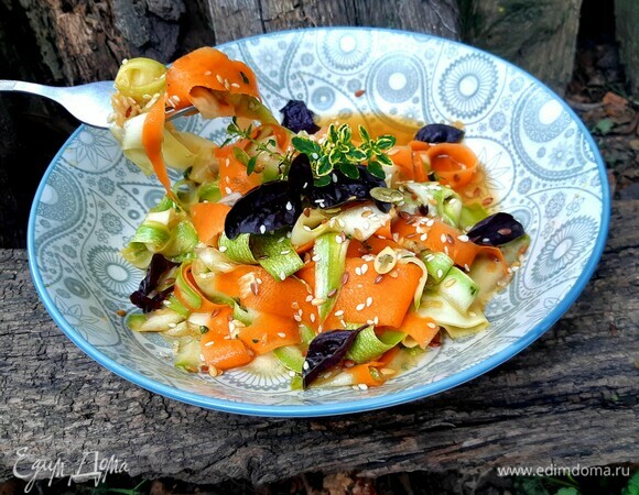 Салат из моркови и цукини 