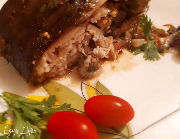 Сазан, фаршированный грибами и красным луком Сазан, фаршированный грибами и красным луком