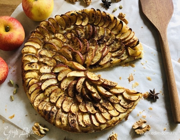 Пирог с яблоками на слоеном тесте Пирог с яблоками на слоеном тесте