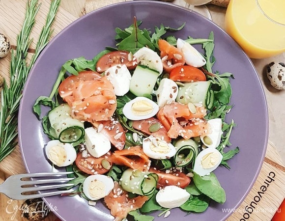 Салат с форелью и моцареллой
