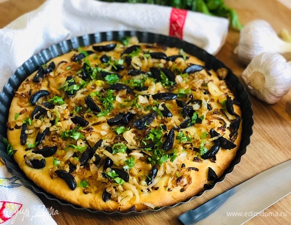 Фокачча с анчоусами и маслинами