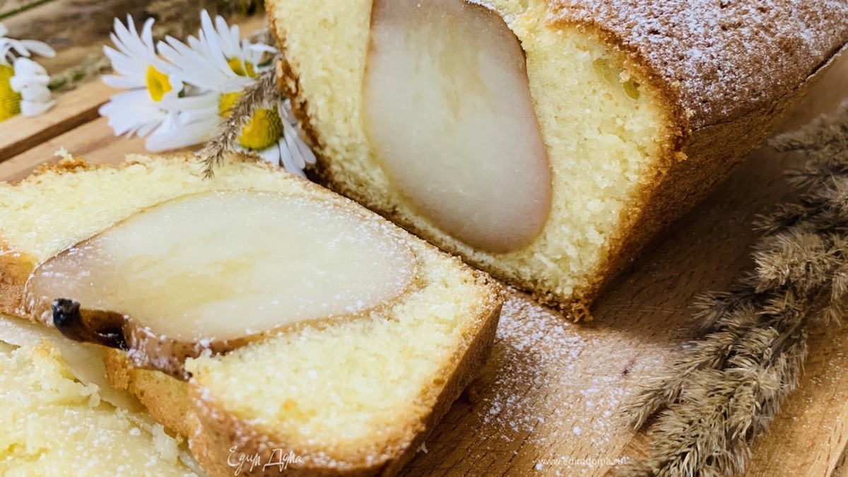 Бисквитный пирог с грушей