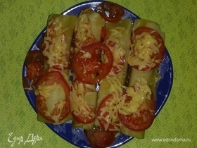 Сосиски в трубочках с помидорами и сыром