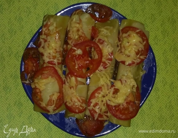 Сосиски в трубочках с помидорами и сыром Сосиски в трубочках с помидорами и сыром