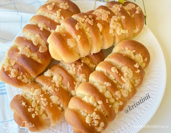 Сдобные булочки с заварным кремом Сдобные булочки с заварным кремом
