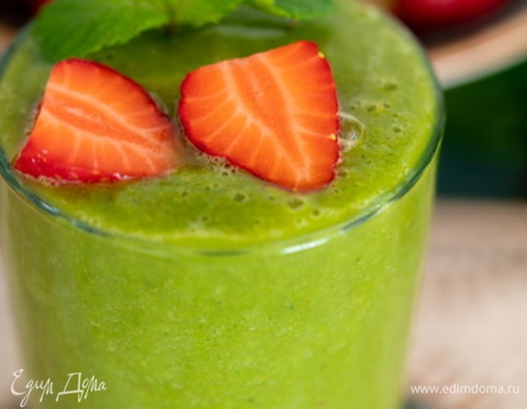Зеленый смузи со шпинатом, сельдереем и персиком Зеленый смузи со шпинатом, сельдереем и персиком