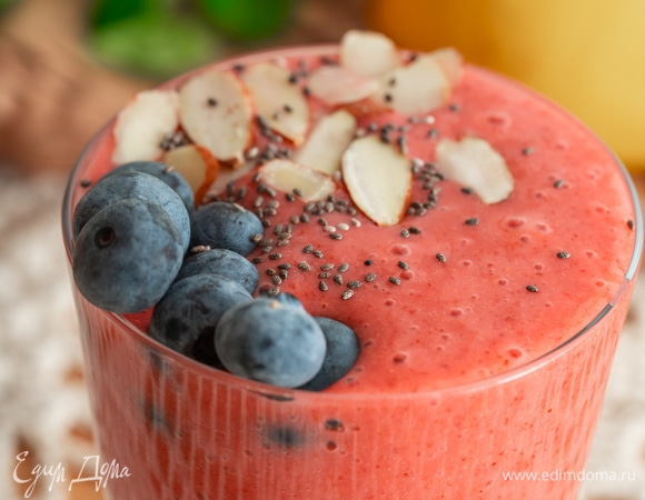 Клубничный смузи с кокосовыми сливками