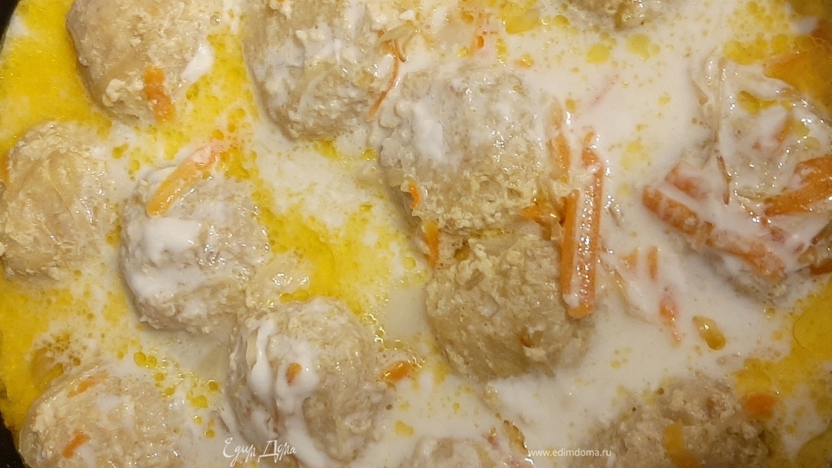 Фрикадельки из щуки в сметанном соусе