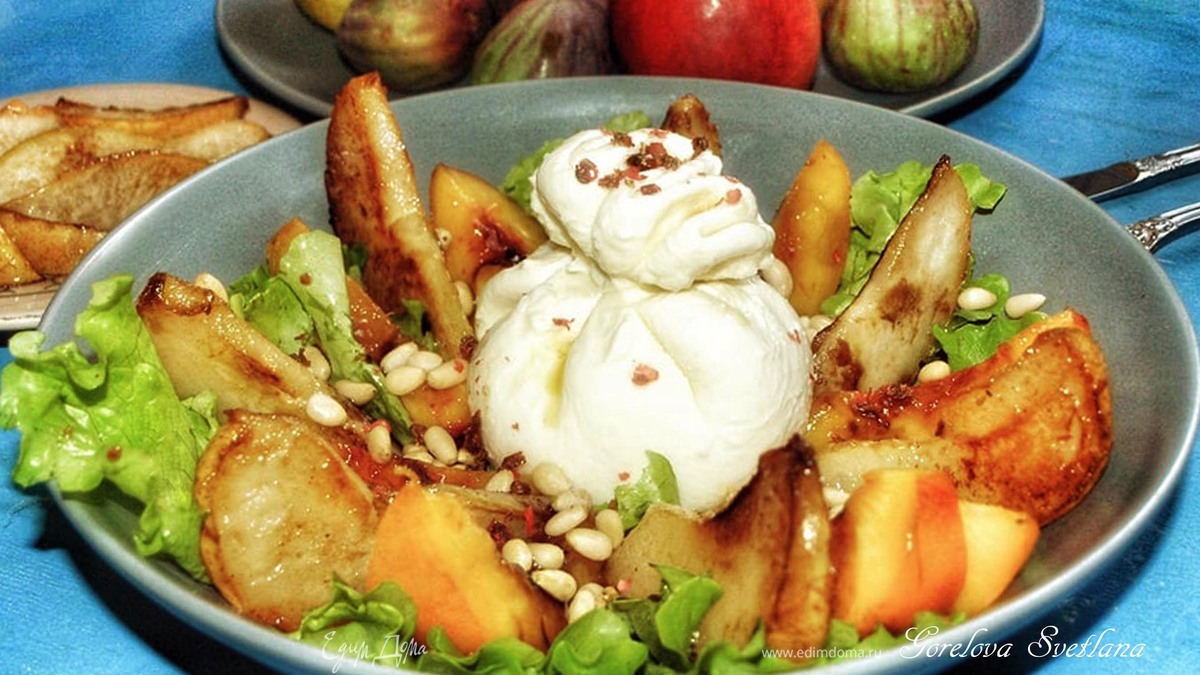 Салат с карамелизированной грушей и бурратой