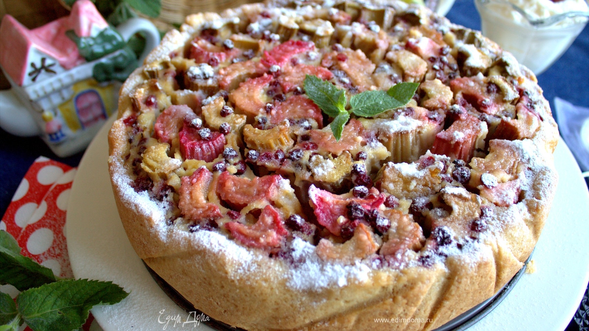 Пирог с ревенем в пудинговой заливке