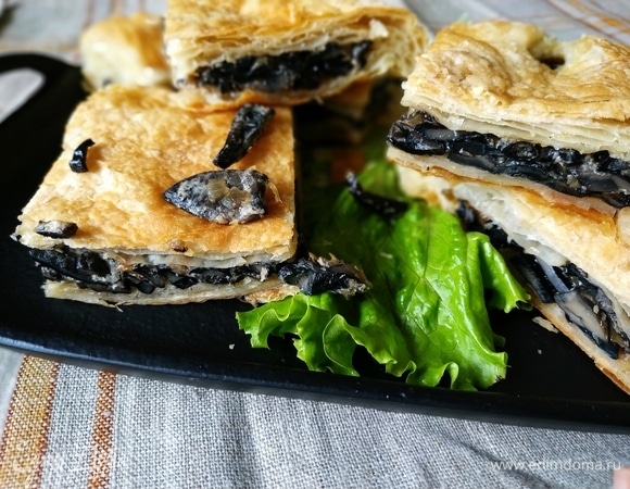 Пирог с лесными грибами