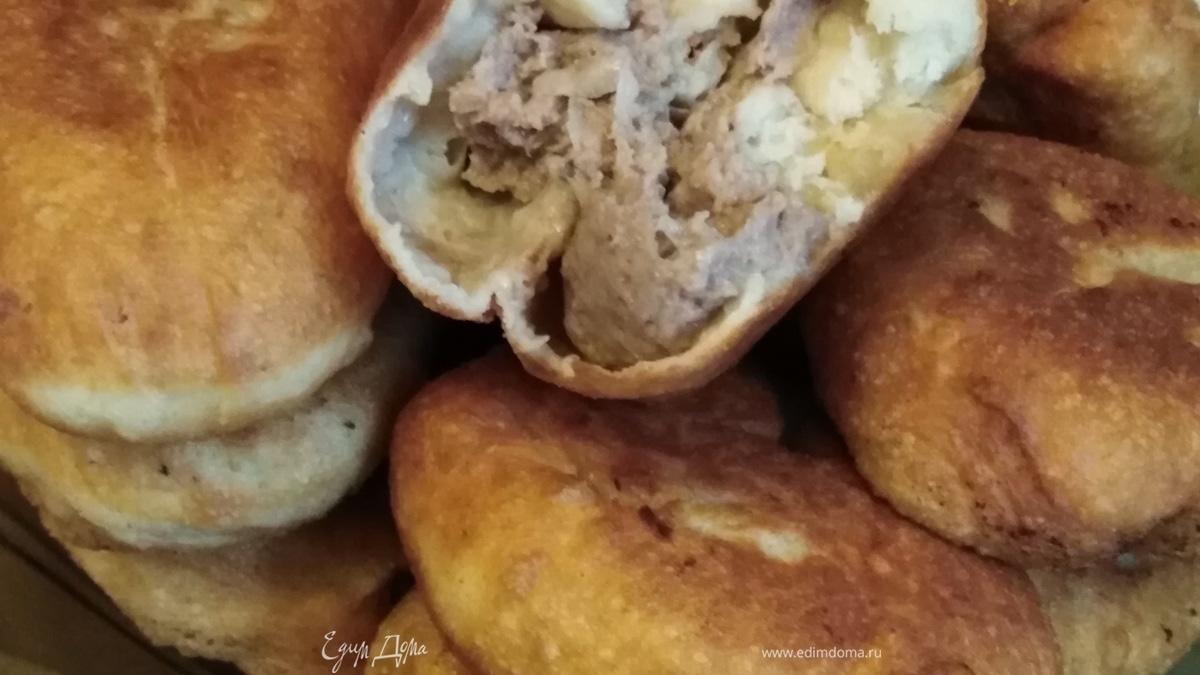 Беляши на луковом тесте