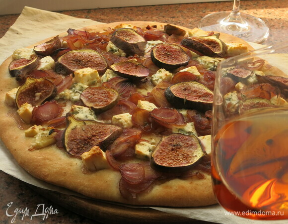 Пицца с сыром и инжиром Пицца с сыром и инжиром