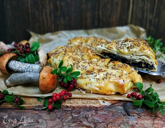 Пирог из теста фило с лесными грибами