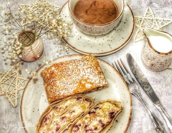 Рулет из лаваша с творогом, вяленой клюквой и яблоками Рулет из лаваша с творогом, вяленой клюквой и яблоками