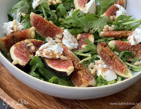 Салат с инжиром и козьим сыром