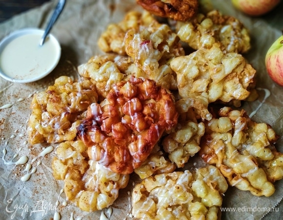 Яблочные оладьи с корицей