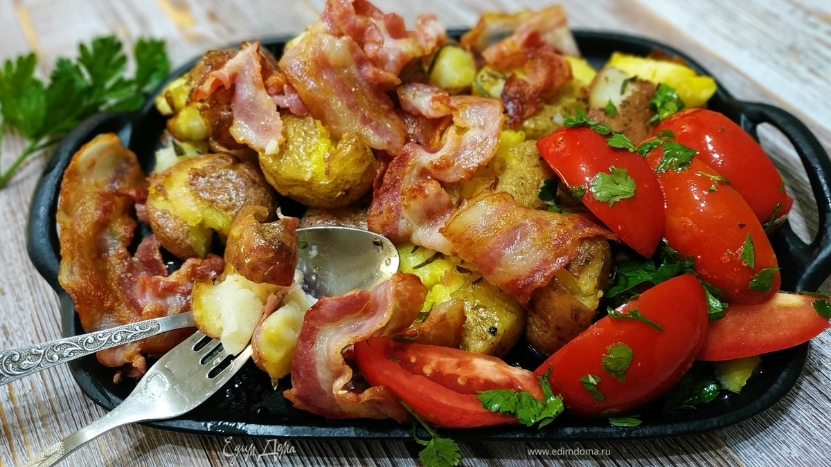 Запеченный молодой картофель с беконом