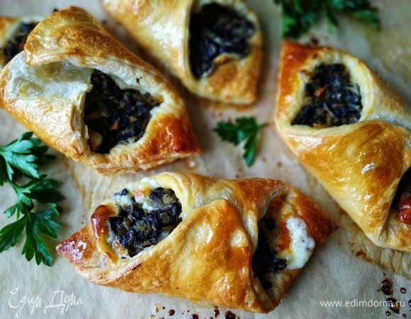 Слойки с грибами и сыром Слойки с грибами и сыром