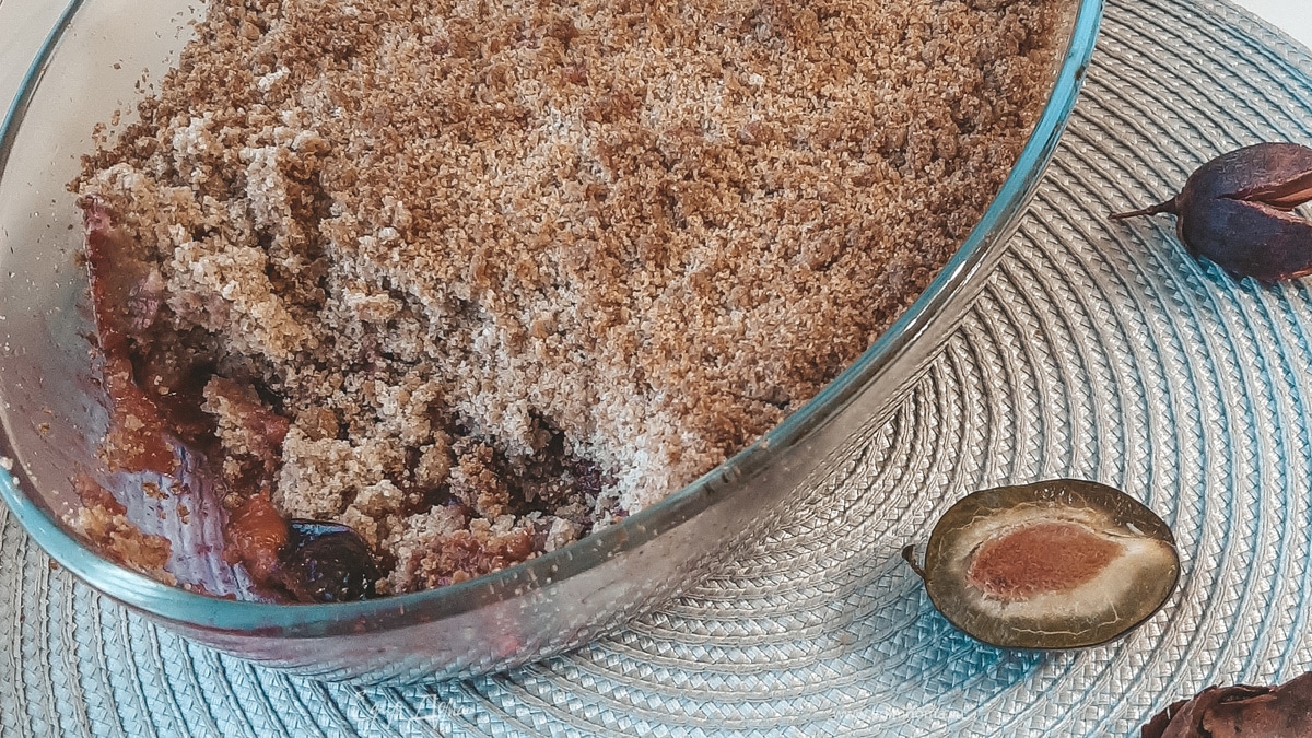 Сливовый крамбл