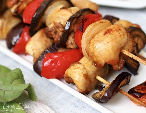 Шашлычки из бедра курицы Шашлычки из бедра курицы