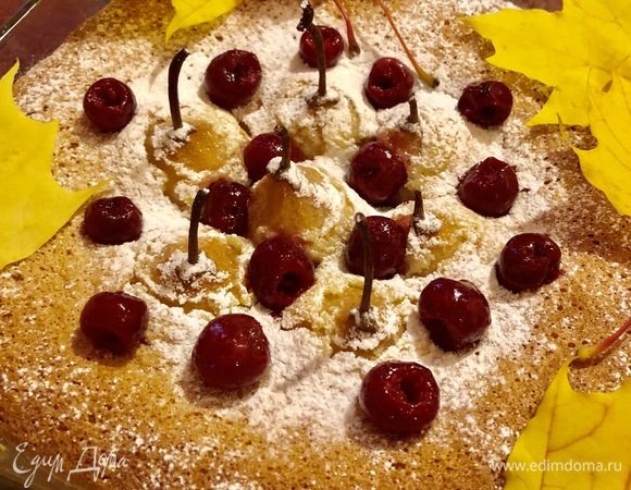 Пирог «Краски осени» с грушами и вишней