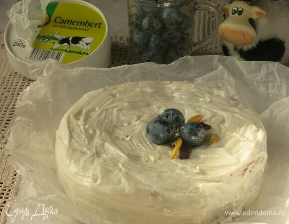Чизкейк с сыром камамбер и терновой сливой