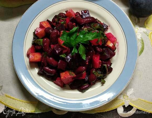 Салат из свеклы, фасоли и яблок