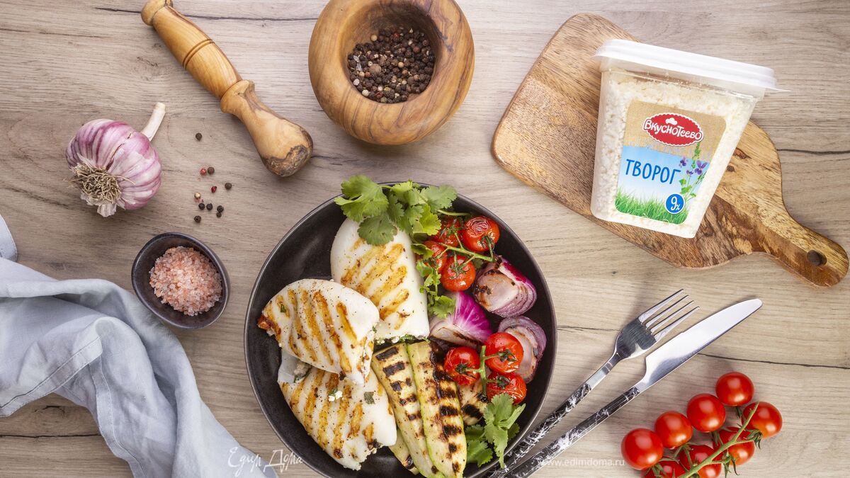 Кальмары, фаршированные творогом и чесноком