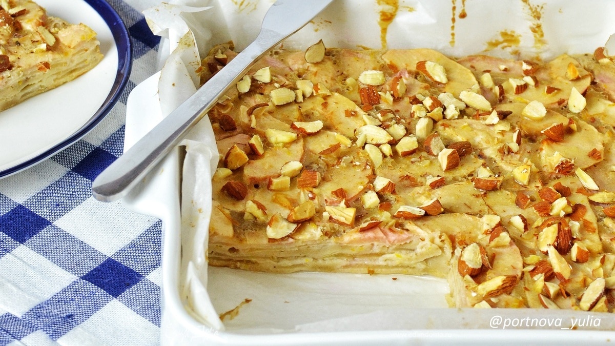 Яблочный пирог с миндалем