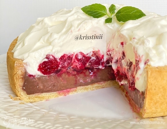 Тарт с шоколадным бланманже и вишней