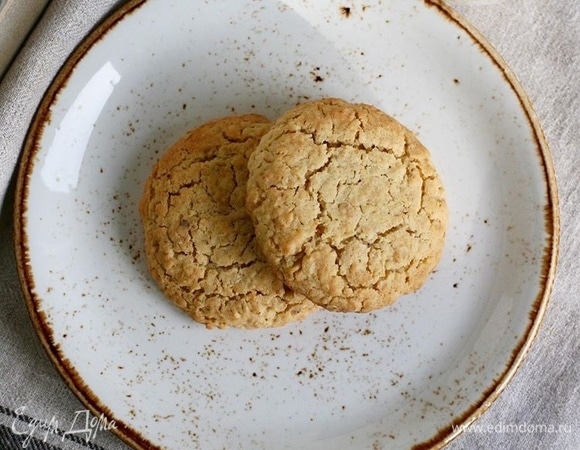 Овсяное печенье с орехами и изюмом Овсяное печенье с орехами и изюмом