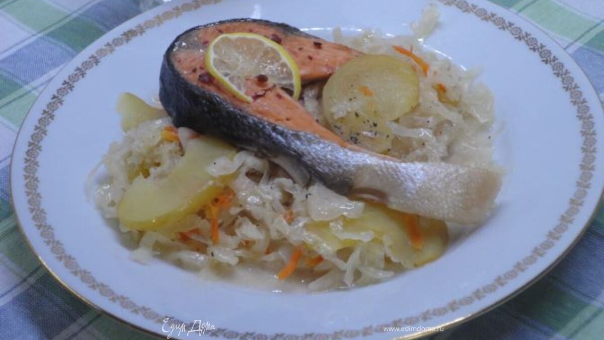 Рыба на квашеной капусте