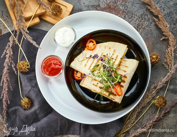 Мексиканская кесадилья с курицей Мексиканская кесадилья с курицей