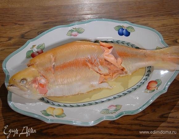 Форель на подушке из листьев салата и вяленой клюквы Форель на подушке из листьев салата и вяленой клюквы