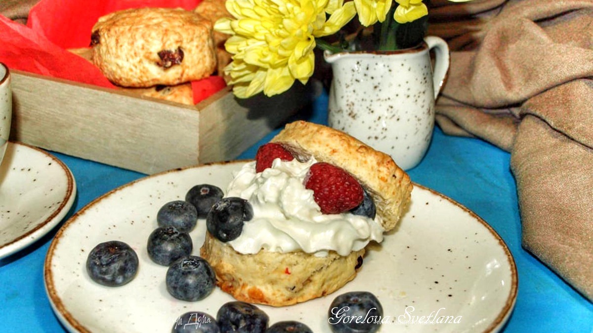 Сырные сконы с клюквой