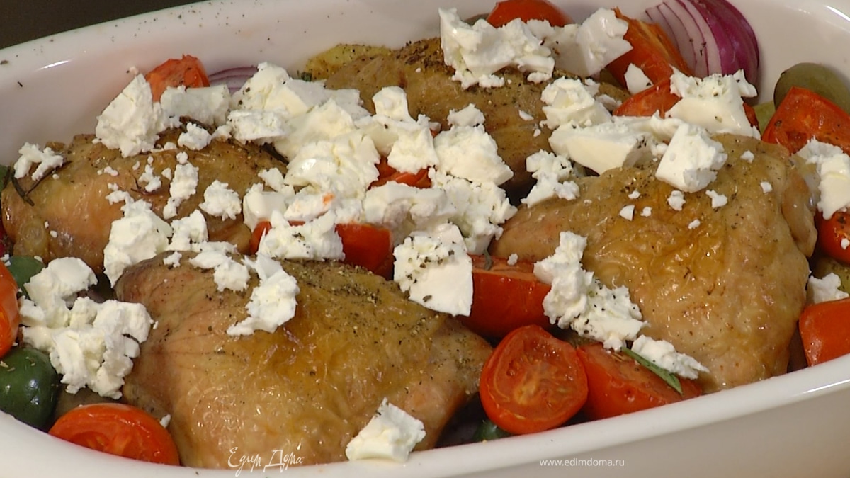 Куриные бедрышки, запеченные с овощами в белом вине