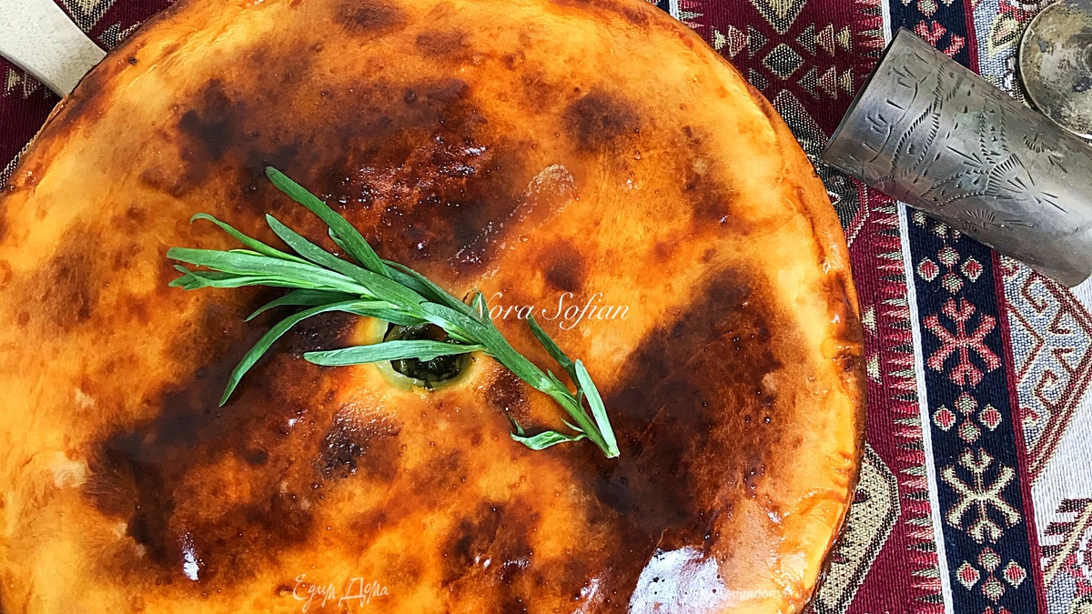 Пирог с сулугуни и зеленью