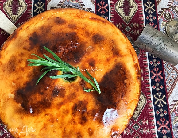 Пирог с сулугуни и зеленью Пирог с сулугуни и зеленью