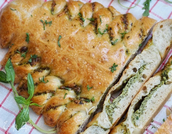 Закусочный пирог «Елка» с сыром и шпинатом Закусочный пирог «Елка» с сыром и шпинатом