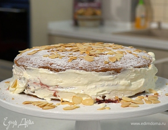 Бисквитный торт с вареньем из крыжовника