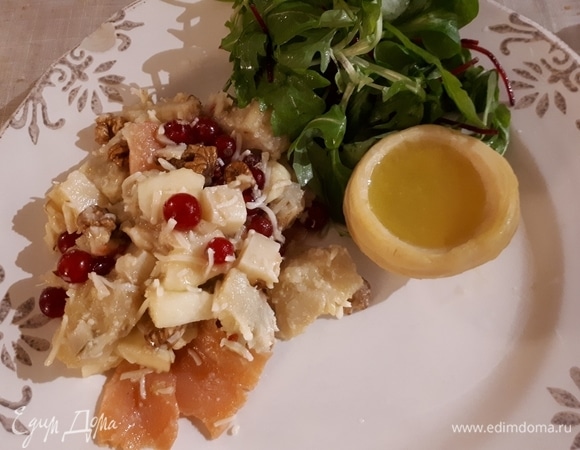 Салат из копченого лосося и артишоков